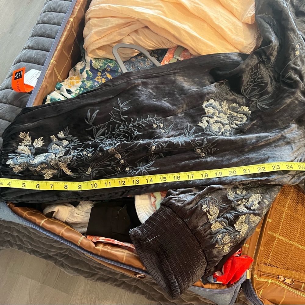Anthropologie Velvet Jogger with embroidery Size Large - Picture 8 of 9